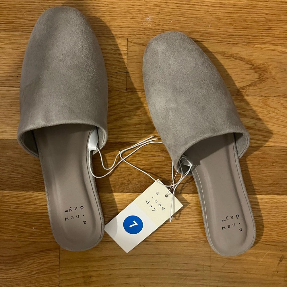 NWT New Day Gray Mules Size 7